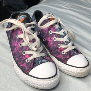 DC Universe Girl converse size 1